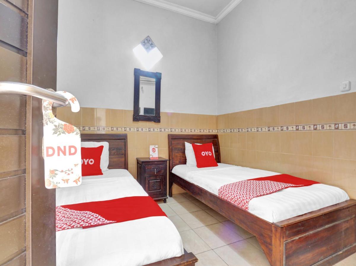 Oyo 90695 Srikandi Nologaten Hotel Yogyakarta Exterior foto