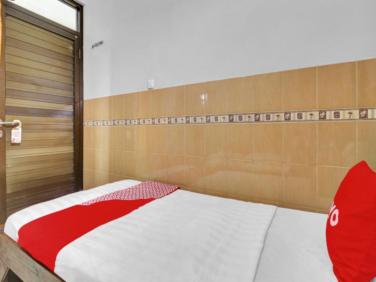 Oyo 90695 Srikandi Nologaten Hotel Yogyakarta Exterior foto