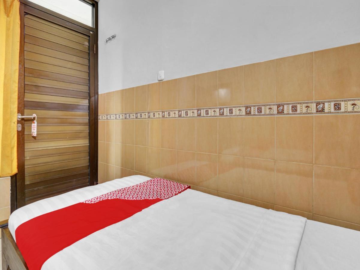 Oyo 90695 Srikandi Nologaten Hotel Yogyakarta Exterior foto